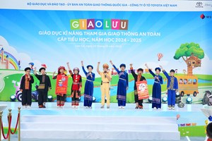 Chương trình 33Win334 tỷ lệ trả thưởng cao cùng em học An toàn giao thông 2024 - 2025 tiếp tục góp phần giáo dục nâng cao ý thức an toàn giao thông cho thế hệ trẻ