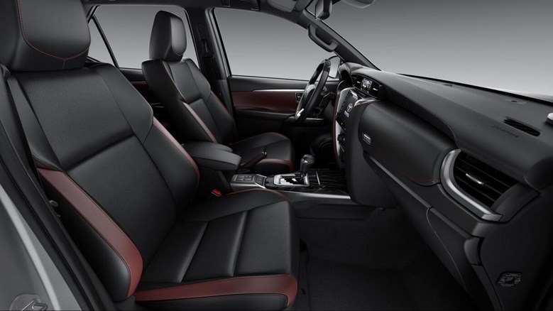 Khoang ghế ngồi xe 33Win334 tỷ lệ trả thưởng cao Fortuner 2.4AT 4x2