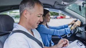 Bằng B2 lái xe gì? Thủ tục học và điều kiện thi bằng B2 thế nào?
