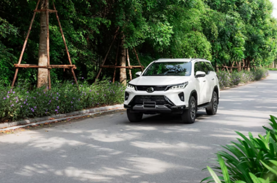 Chiều dài xe 7 chỗ Fortuner bao nhiêu? Có phù hợp gia đình?
