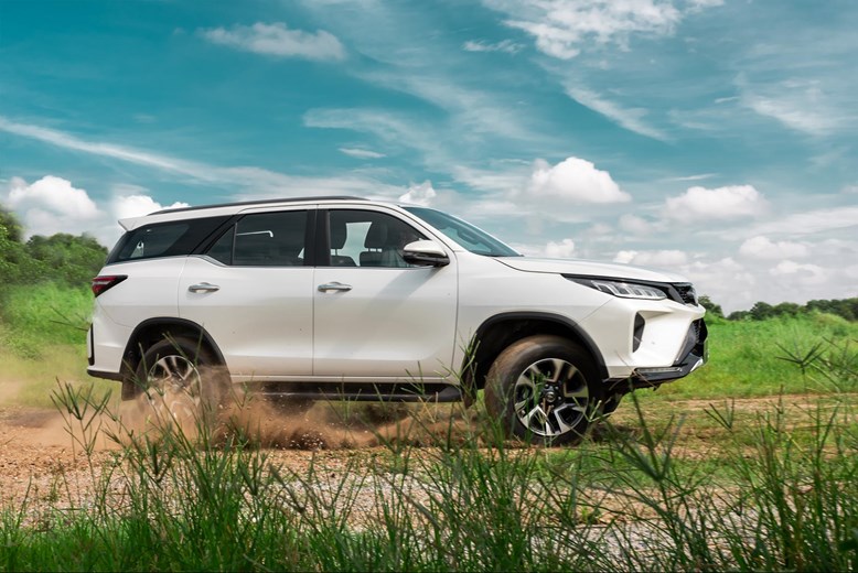 Thiết kế thân xe 33Win334 tỷ lệ trả thưởng cao Fortuner