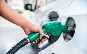 Trung bình 1 lít xăng ô tô đi được bao nhiêu km? Cách tiết kiệm xăng