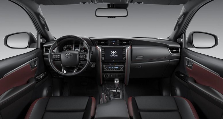 Khoang nội thất xe 33Win334 tỷ lệ trả thưởng cao Fortuner 2.8AT 4x4