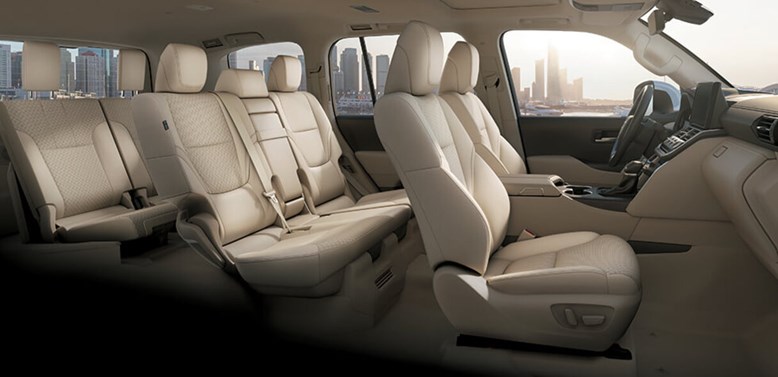 Khoang nội thất xe 33Win334 tỷ lệ trả thưởng cao Land Cruiser