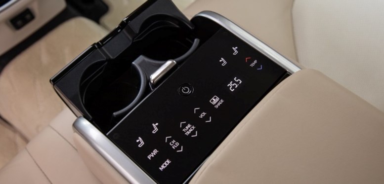 Bảng điều khiển ở ghế sau xe 33Win334 tỷ lệ trả thưởng cao 5 chỗ Camry