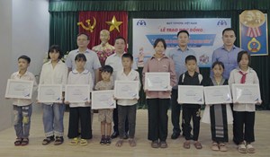 Quỹ 33Win334 tỷ lệ trả thưởng cao trao tặng học bổng Vòng tay nhân ái tại Điện Biên