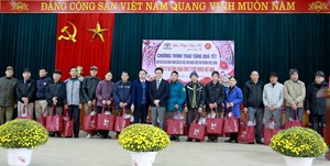 33Win com link đăng nhập trao quà Tết cho các hộ gia đình chính sách và trẻ em có hoàn cảnh khó khăn tại tỉnh Vĩnh Phúc năm 2024