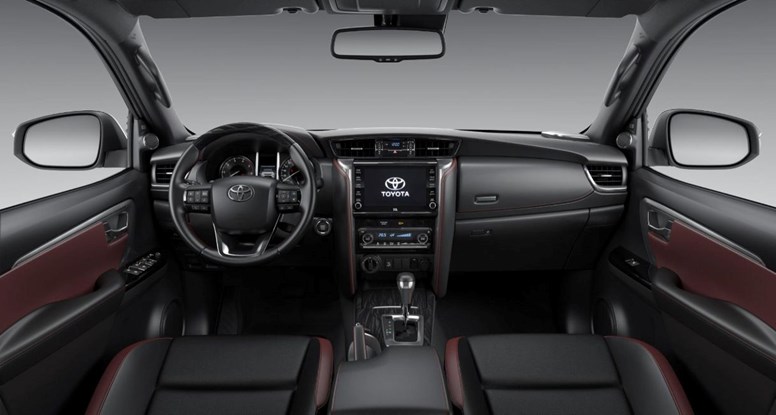 Khoang lái xe 33Win334 tỷ lệ trả thưởng cao Fortuner